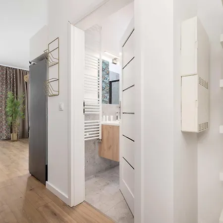 Apartment Stylish With Parking Near Spodek Arena By Renters Kattowitz