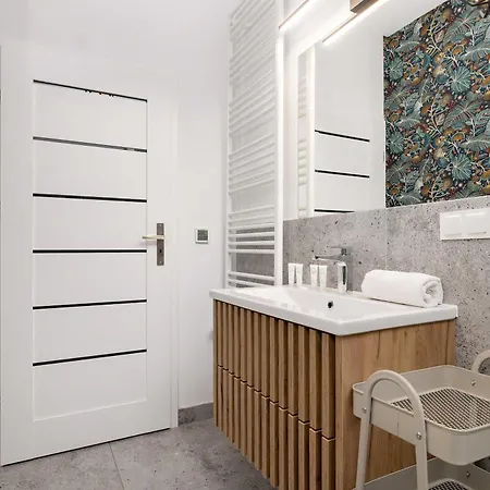 Stylish With Parking Near Spodek Arena By Renters