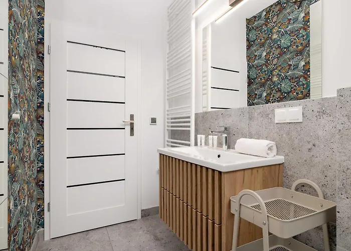 Stylish With Parking Near Spodek Arena By Renters